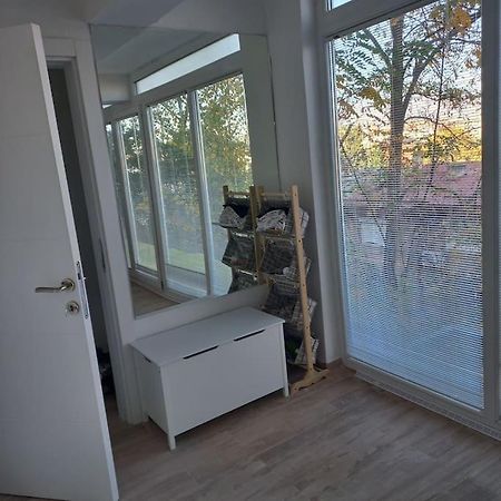 Lovely 1- Bedroom Condo Close To Downtown Skopje Ngoại thất bức ảnh