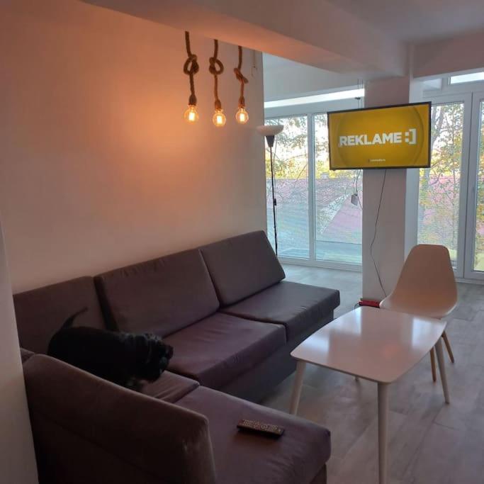 Lovely 1- Bedroom Condo Close To Downtown Skopje Ngoại thất bức ảnh