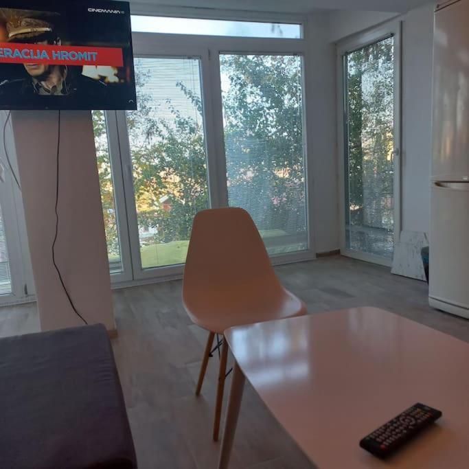 Lovely 1- Bedroom Condo Close To Downtown Skopje Ngoại thất bức ảnh