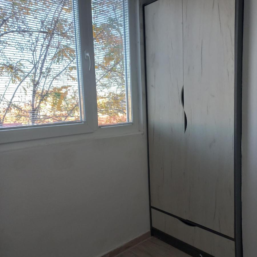 Lovely 1- Bedroom Condo Close To Downtown Skopje Ngoại thất bức ảnh